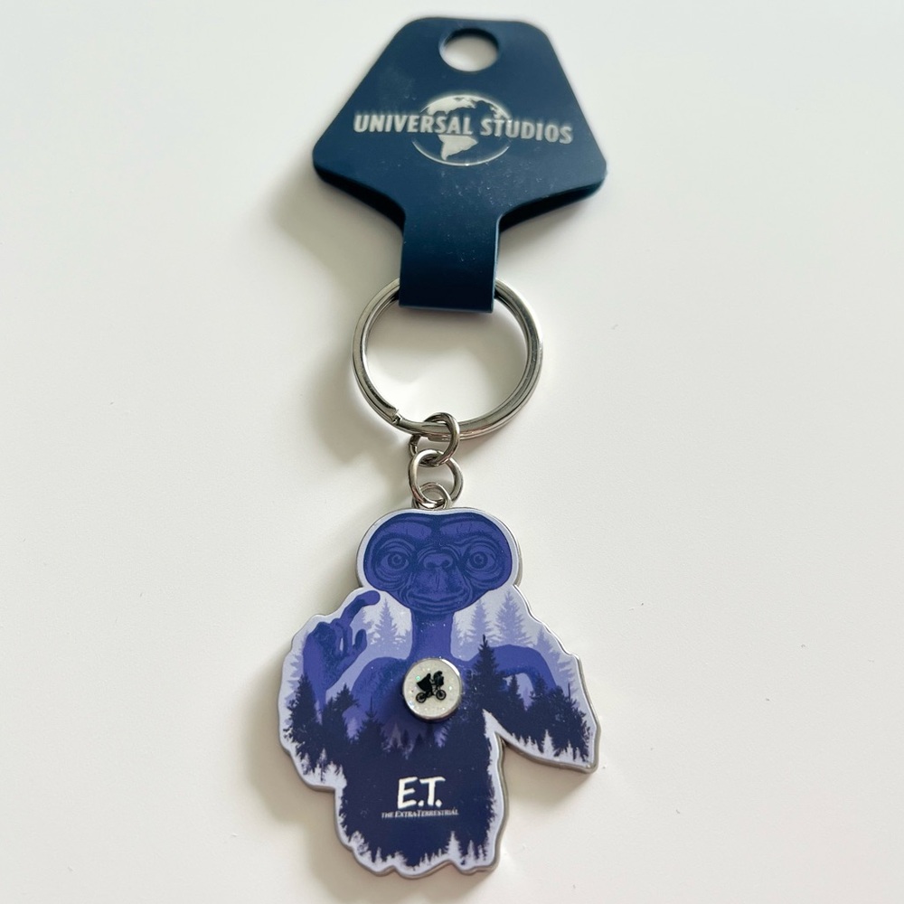 NWT Universal Studios E.T. Extra Terrestrial Silhouette Metal Keychain